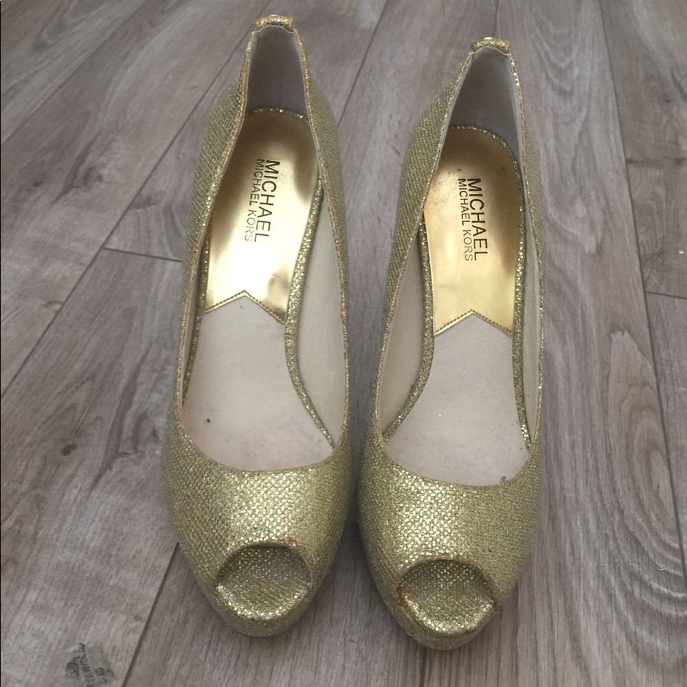Michael Kors sexy peep hole size 9